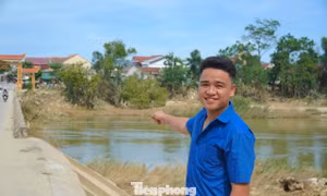 Chàng trai liều mình cứu cháu bé giữa dòng lũ: Nếu sợ thì ai sẽ cứu người đây...