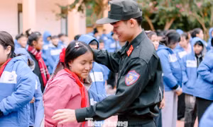 Tuổi trẻ Trung đoàn CSCĐ Bắc Trung Bộ ‘sưởi ấm mùa Đông’ ở vùng cao xứ Nghệ