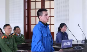 Mang dao sang nhà ngoại đâm vợ vì đòi ly hôn