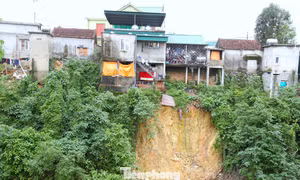 Nơm nớp lo sạt lở cuốn trôi nhà cửa
