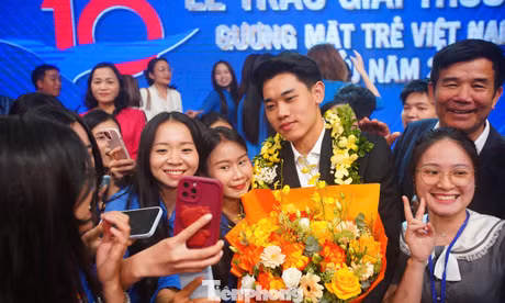 Những khoảnh khắc ấn tượng tại lễ trao giải thưởng Gương mặt trẻ Việt Nam tiêu biểu 2025