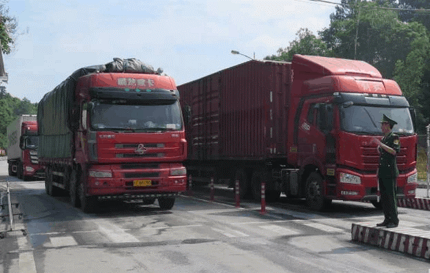 Giao thương buôn bán hàng hóa qua cửa khẩu Lạng Sơn ngày càng sôi động. Giao thương buôn bán hàng hóa qua cửa khẩu Lạng Sơn ngày càng sôi động.