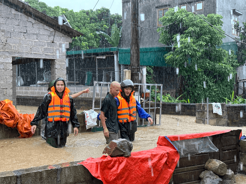 Nhiều nhà dân bị ngập sâu, tài sản, hoa màu bị ảnh hưởng, hư hỏng. Ảnh: L.N