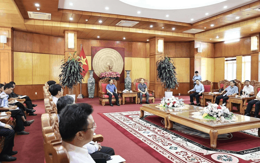 Phó Thủ tướng và đoàn công tác Trung ương làm việc và nghe báo cáo về tình hình bão lũ và công tác khắc phục hậu quả trên địa bàn tỉnh Lạng Sơn. Phó Thủ tướng và đoàn công tác Trung ương làm việc và nghe báo cáo về tình hình bão lũ và công tác khắc phục hậu quả trên địa bàn tỉnh Lạng Sơn.