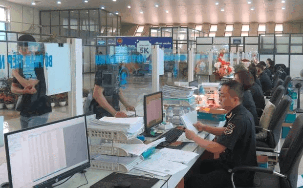 Các ngày chức năng Lạng Sơn tăng cường nhân lực, làm thêm giờ tạo điều kiện cho hàng thông quan nhanh chóng. Các ngày chức năng Lạng Sơn tăng cường nhân lực, làm thêm giờ tạo điều kiện cho hàng thông quan nhanh chóng.