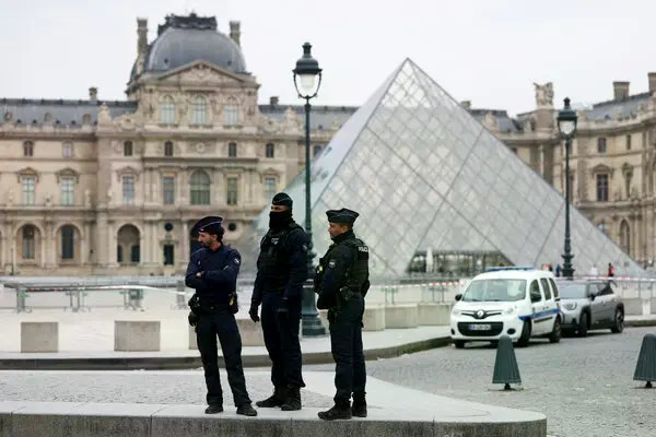 19int-louvre-ktvc-articlelarge.jpg
