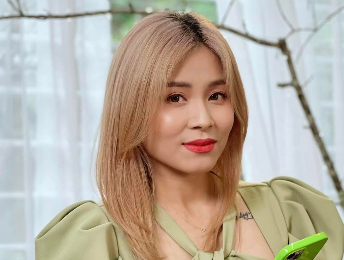 Người nổi tiếng không thể chỉ đơn thuần “lên tiếng khi được trả tiền” mà phải chịu trách nhiệm cho những lời nói của mình. image-11.jpg