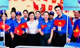 Bí thư Trung ương Đoàn động viên, tặng quà thanh niên tình nguyện phục vụ A80