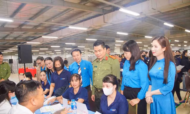 Sức khỏe công nhân – điểm tựa an ninh và phát triển