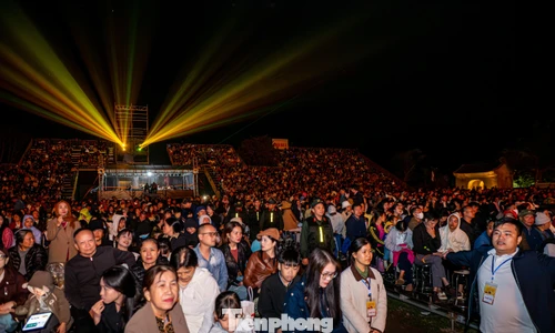 Mãn nhãn chương trình nghệ thuật "Miền thiêng di sản - Tỏa sáng hào quang" tại Yên Tử
