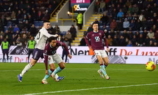 Sesko lập cú đúp, MU vẫn bị chia điểm trên sân Burnley