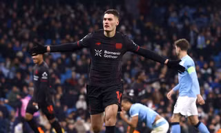 Chelsea đại phá Barca, Man City thua sốc trên sân nhà 
