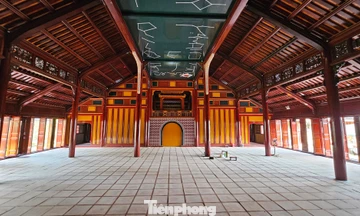 Bên trong nhà hát cổ xưa, duy nhất của lăng tẩm sắp hoàn thành trùng tu