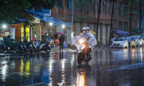 Từ đêm nay, miền Bắc chuyển mưa rào