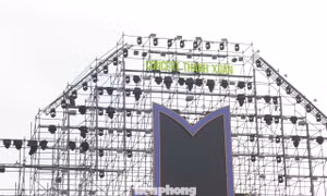 Gấp rút hoàn thiện sân khấu quy mô 20.000 người cho concert Thanh xuân 