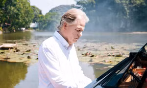 Đưa đàn piano hàng trăm nghìn USD về Ninh Bình