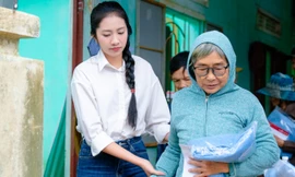Hoa hậu Hà Trúc Linh xót xa trở về quê sau trận lụt lịch sử 