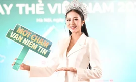 Hà Trúc Linh háo hức xem Đen biểu diễn ở đêm nhạc 'Chạm Việt Nam'