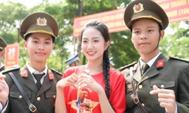 Hoa hậu Hà Trúc Linh, Á hậu Vân Nhi cổ vũ các chiến sĩ tập luyện diễu binh, diễu hành A80