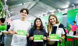Dàn trai xinh, gái đẹp 'đốt nóng' VPBank Hanoi International Marathon 2025 trước giờ xuất phát