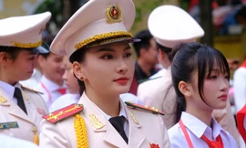 Diễn viên Bảo Thanh, Hiếu Nguyễn tự hào, vỡ òa khi diễu hành 