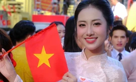 Hoa hậu Hà Trúc Linh, Tiểu Vy, Lương Linh và Bảo Ngọc giữa 200 nghệ sĩ diễu hành qua Quảng trường Ba Đình