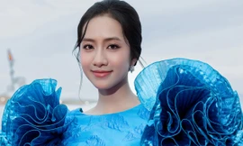 Hoa hậu Hà Trúc Linh và gần 100 nghệ sĩ diện ton-sur-ton trên bờ sông Hàn