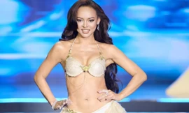 Mai Ngô dùng chiêu khi diễn áo tắm ở bán kết Miss Charm