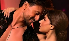 Cảnh tình tứ của Hoa hậu Hoàn vũ