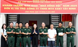 Bàn giao nhà đồng đội cho quân nhân có hoàn cảnh khó khăn