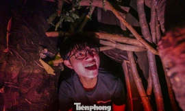 Trải nghiệm Halloween kiểu mới: Bị rượt đuổi, nhập vai trong phòng tối tại TPHCM