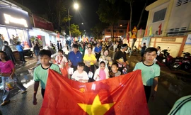 Người dân Cần Giờ đón Trung thu trong mưa