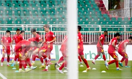 HLV Lê Huỳnh Đức chia sẻ gì với tiền đạo Tiến Linh trước trận lượt về gặp Nepal?!