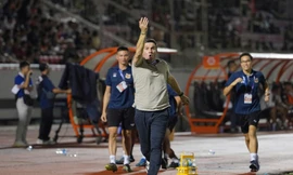 HLV Gerard Albadalejo của CLB Ninh Bình khó hiểu về cách bố trí trọng tài của giải