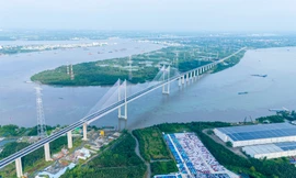 Nhìn từ trên cao cầu dây văng hơn 3.700 tỷ đồng, có tĩnh không cao nhất Việt Nam