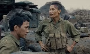 Mưa Đỏ: Còn gì đẹp hơn tiếng cười của người lính giữa chiến trường gian khổ?