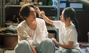 “Hươu cao cổ” Lee Kwang Soo gặp “bé hạt tiêu” Hoàng Hà, chênh chiều cao cỡ nào?