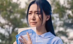Trang phục của Hòa Minzy trong MV Nỗi Đau Giữa Hòa Bình: Nhìn đơn giản, làm cầu kỳ