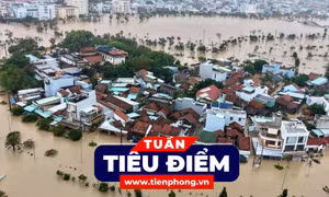 TIÊU ĐIỂM: Miền Trung - Tây Nguyên chìm trong lũ lụt chưa từng có
