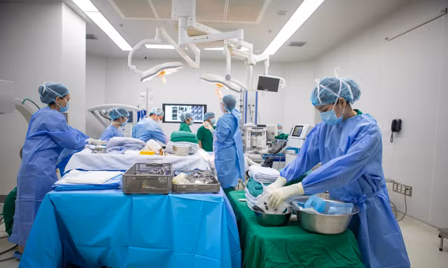 Sinh viên hiến gan cứu giảng viên hôn mê sâu