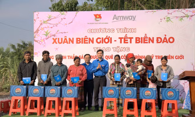 Chương trình ‘Xuân Biên giới - Tết biển đảo’ mang niềm vui đến người dân Đồng Nai