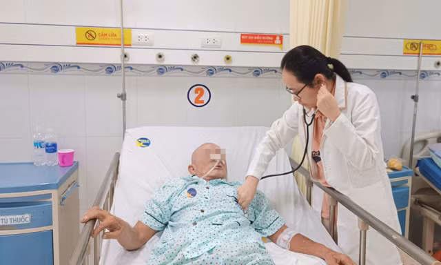 Nhiễm căn bệnh có từ thời cổ đại, toàn thân cụ ông gồng cứng và co giật dữ dội