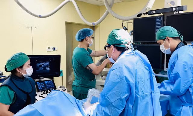 Biến chứng sản khoa hiếm gặp suýt đoạt mạng mẹ con sản phụ