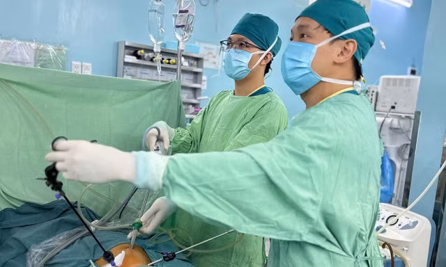 Bé trai vỡ ruột thừa, nguy kịch vì bị nhầm mắc rối loạn tiêu hóa