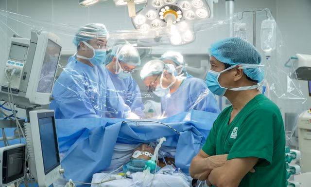 Chạy đua với 'tử thần' ghép gan cấp cứu giữ lại 2 sinh mạng