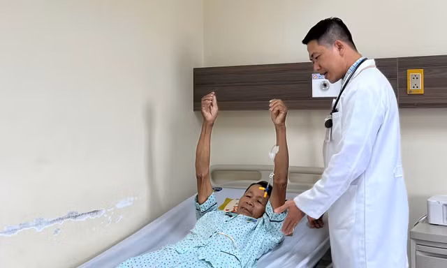 Cụ ông đột quỵ trên đỉnh núi cao nhất khu vực Nam Bộ