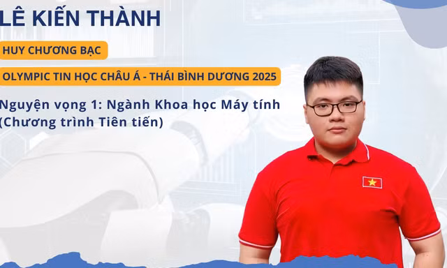 Trường đại học tại TP. HCM cấp học bổng 300 triệu đồng cho nam sinh giành Huy chương Vàng Olympic Tin học quốc tế 2025