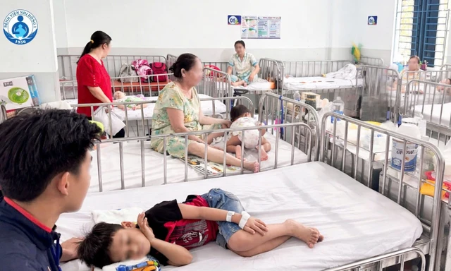 Vi rút độc lực cao đe dọa bùng phát dịch tay chân miệng ở TPHCM