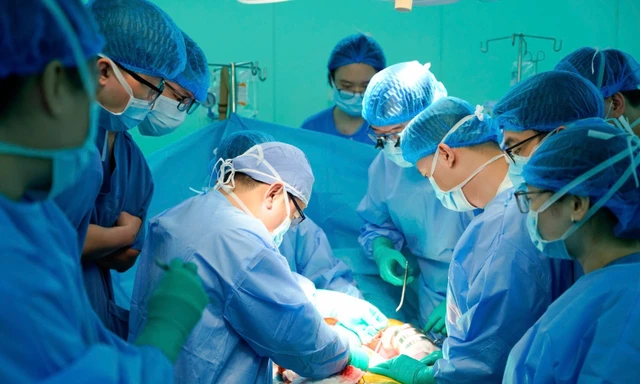 Hơn 200 y bác sĩ 'quên Tết' căng mình ghép 4 tạng cứu người