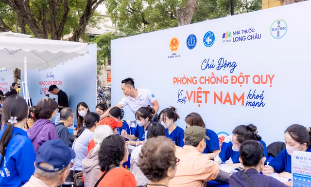 Ngăn chặn vấn nạn 'bà hàng xóm' chữa bệnh thay bác sĩ